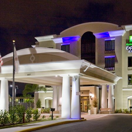 Holiday Inn Express Hotel & Suites Tampa-Usf-Busch Gardens By Ihg Kültér fotó