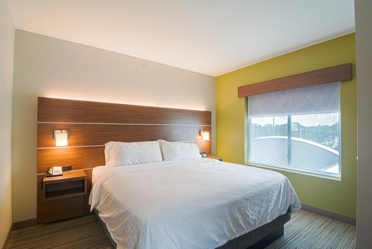 Holiday Inn Express Hotel & Suites Tampa-Usf-Busch Gardens By Ihg Kültér fotó