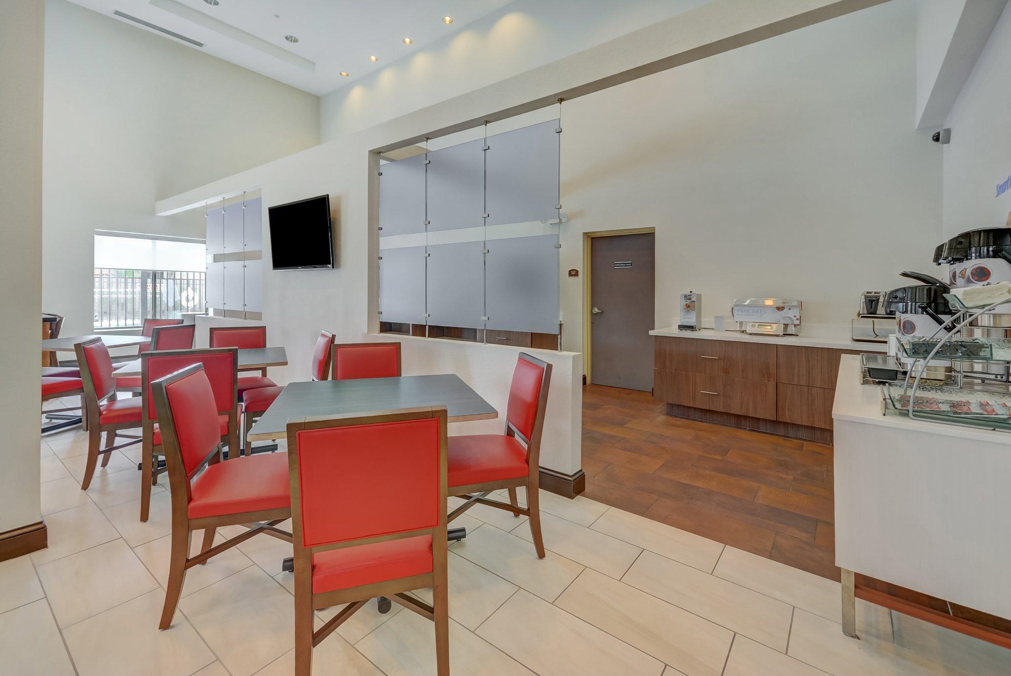 Holiday Inn Express Hotel & Suites Tampa-Usf-Busch Gardens By Ihg Kültér fotó