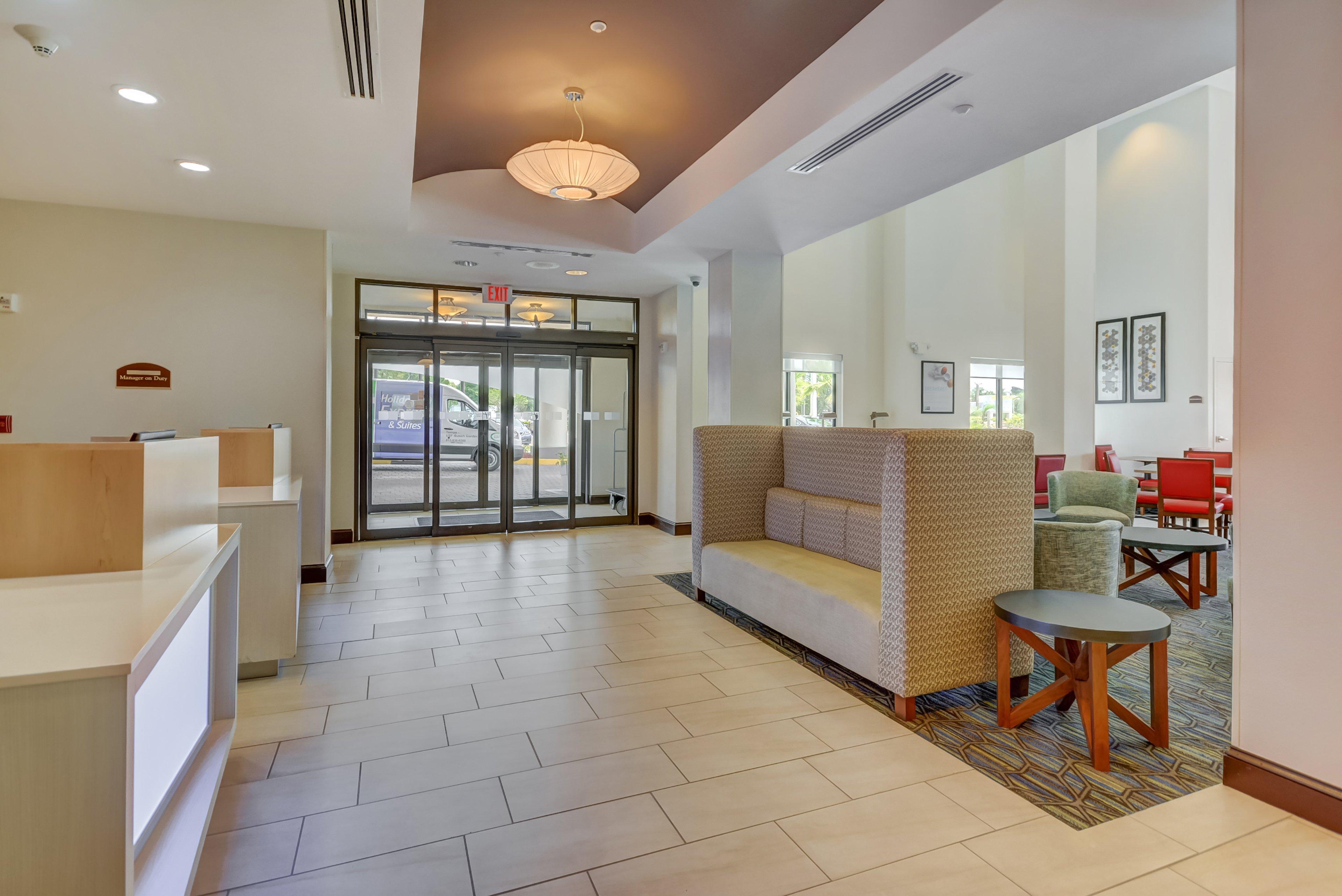 Holiday Inn Express Hotel & Suites Tampa-Usf-Busch Gardens By Ihg Kültér fotó