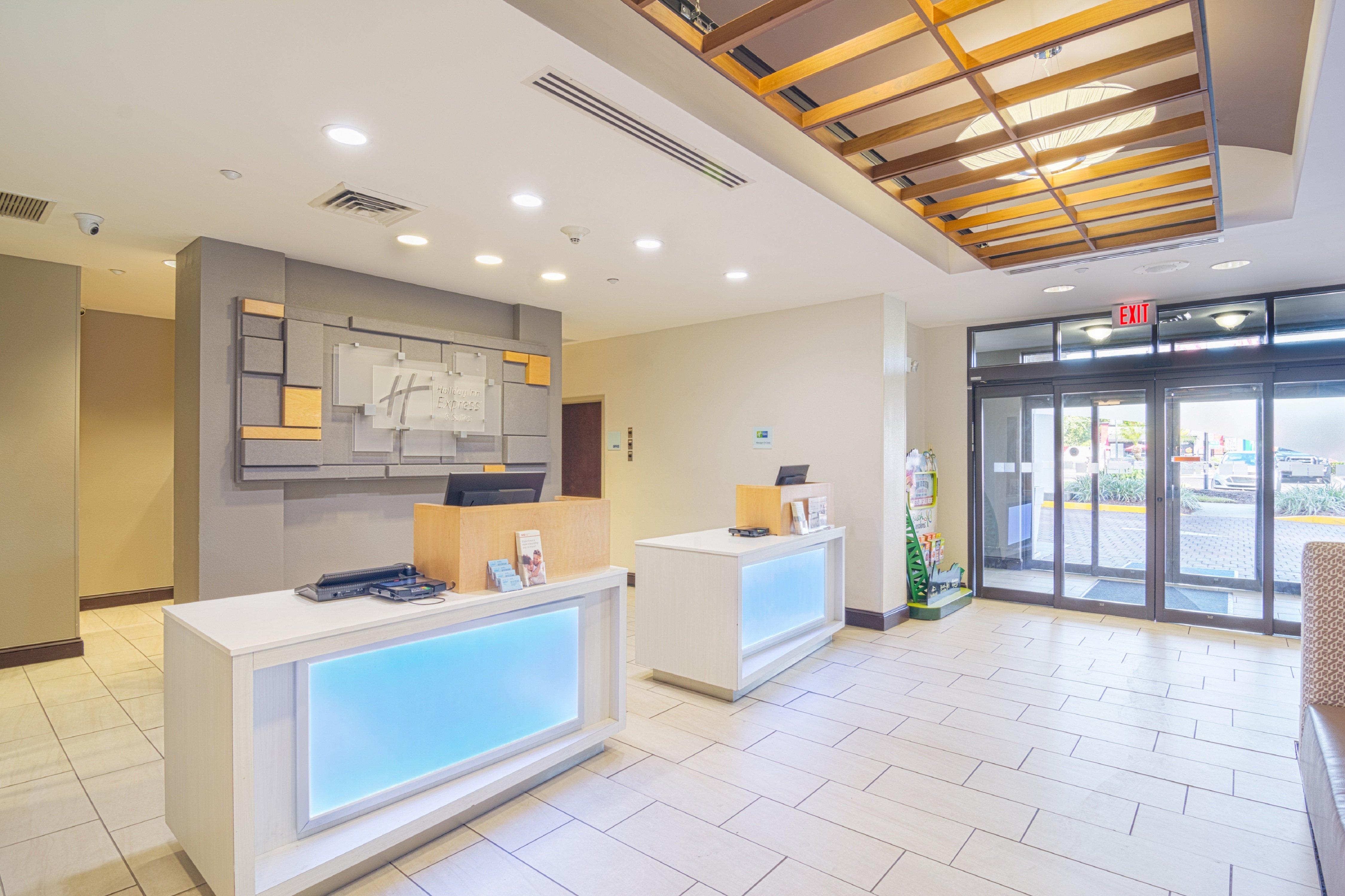Holiday Inn Express Hotel & Suites Tampa-Usf-Busch Gardens By Ihg Kültér fotó