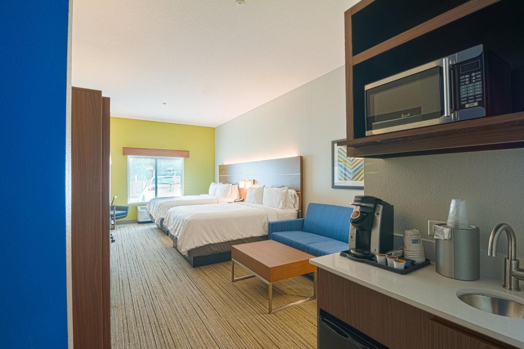 Holiday Inn Express Hotel & Suites Tampa-Usf-Busch Gardens By Ihg Kültér fotó