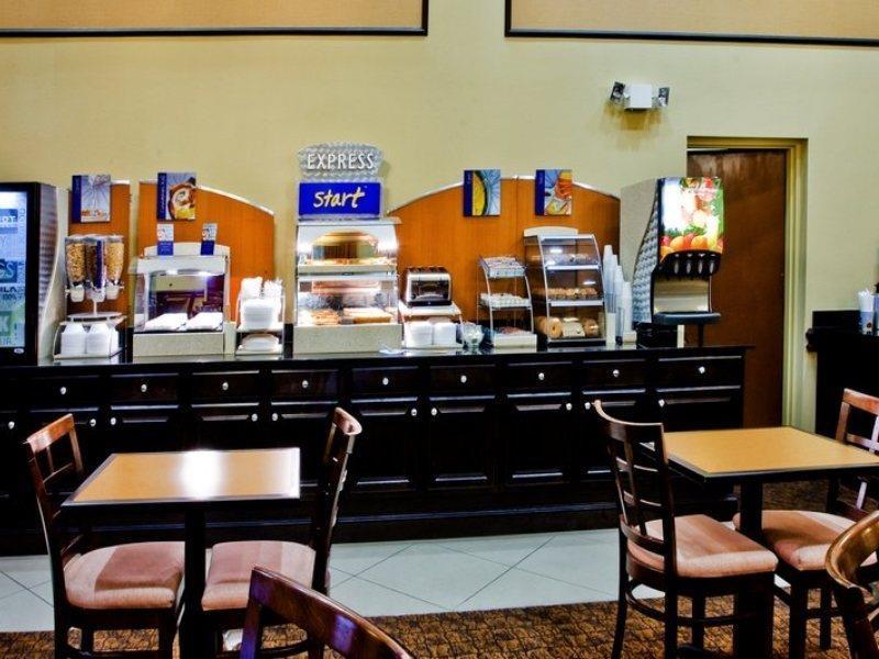 Holiday Inn Express Hotel & Suites Tampa-Usf-Busch Gardens By Ihg Kültér fotó