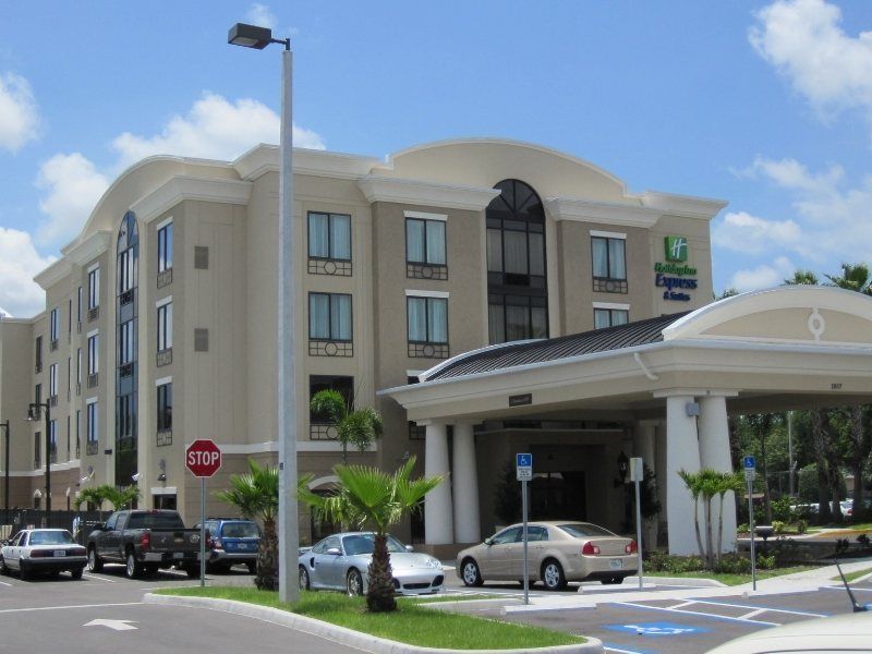 Holiday Inn Express Hotel & Suites Tampa-Usf-Busch Gardens, An Ihg Hotel Kültér fotó