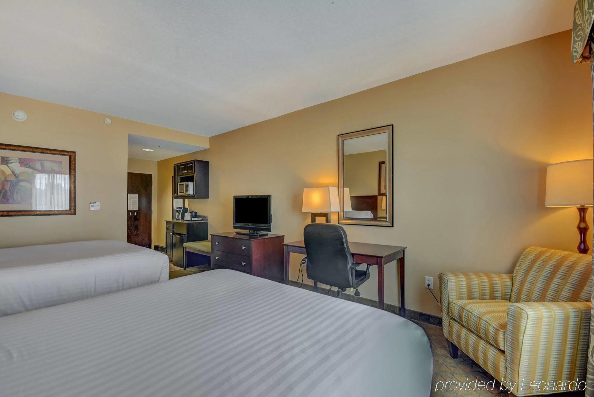 Holiday Inn Express Hotel & Suites Tampa-Usf-Busch Gardens By Ihg Kültér fotó