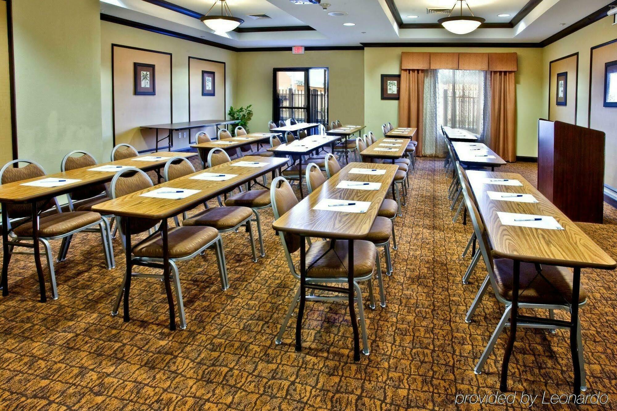 Holiday Inn Express Hotel & Suites Tampa-Usf-Busch Gardens By Ihg Kültér fotó