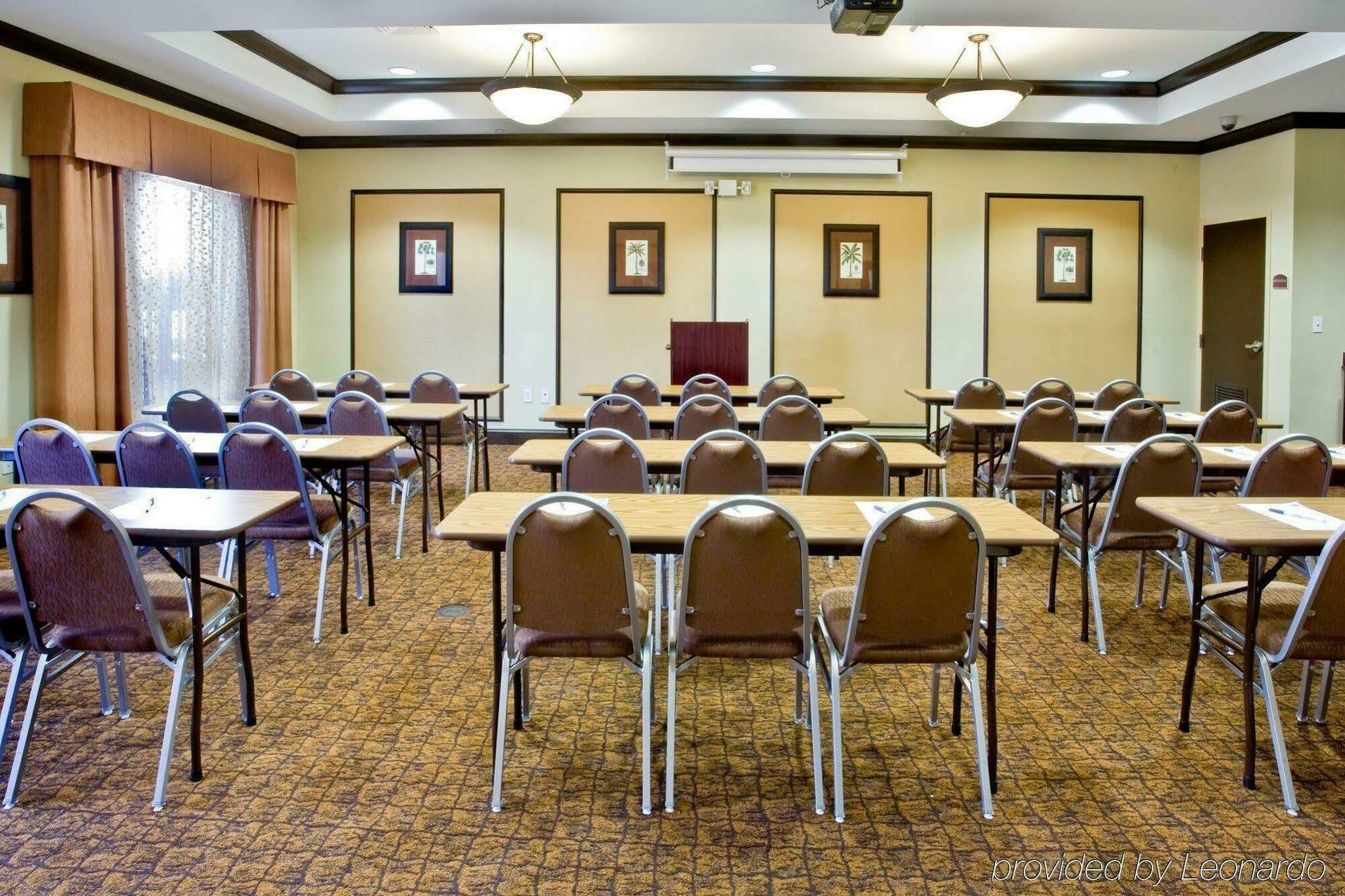 Holiday Inn Express Hotel & Suites Tampa-Usf-Busch Gardens By Ihg Kültér fotó